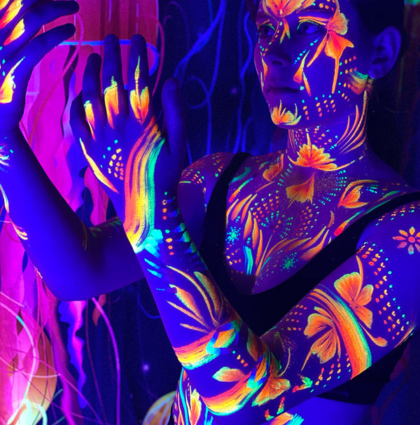 Package👩🏻🎤"Glow Up" UV Party