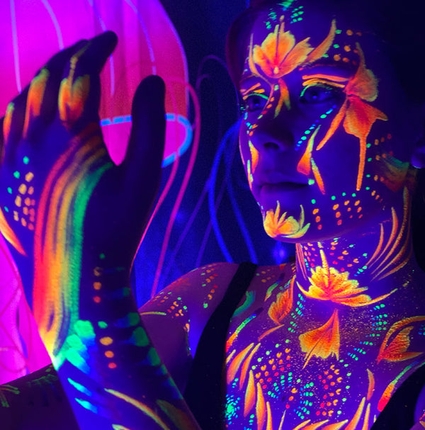 Package👩🏻‍🎤"Glow Up" UV Party