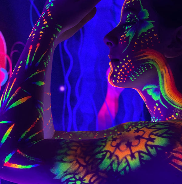 Package👩🏻‍🎤"Glow Up" UV Party